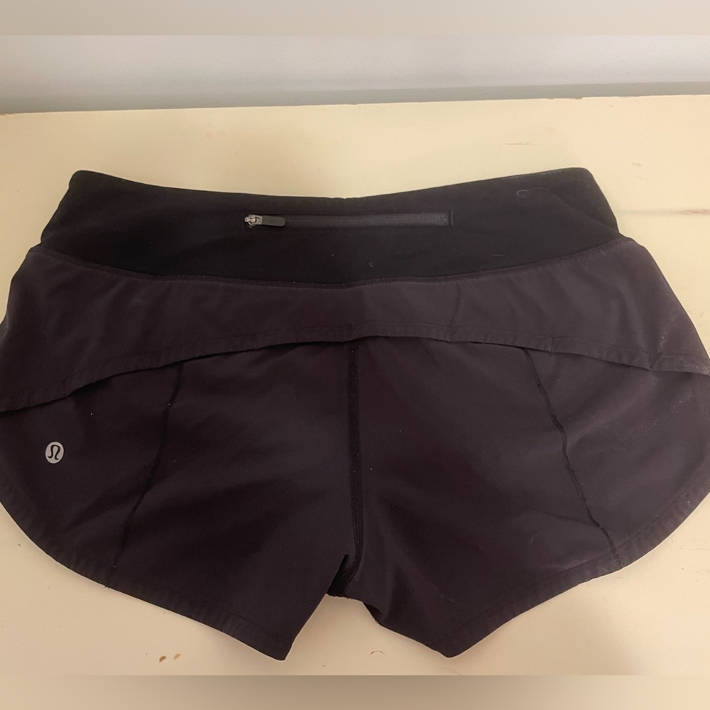Lululemon low waisted Speed Up shorts! Size 4; 2 1/2 inches.